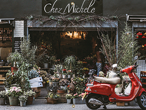 Tuinposter 120x80 cm Scooter voor Chez Michele. Hb-Webshop.com is een onderdeel van HB-Creations Rijen ? Tilburg / Reeshof.